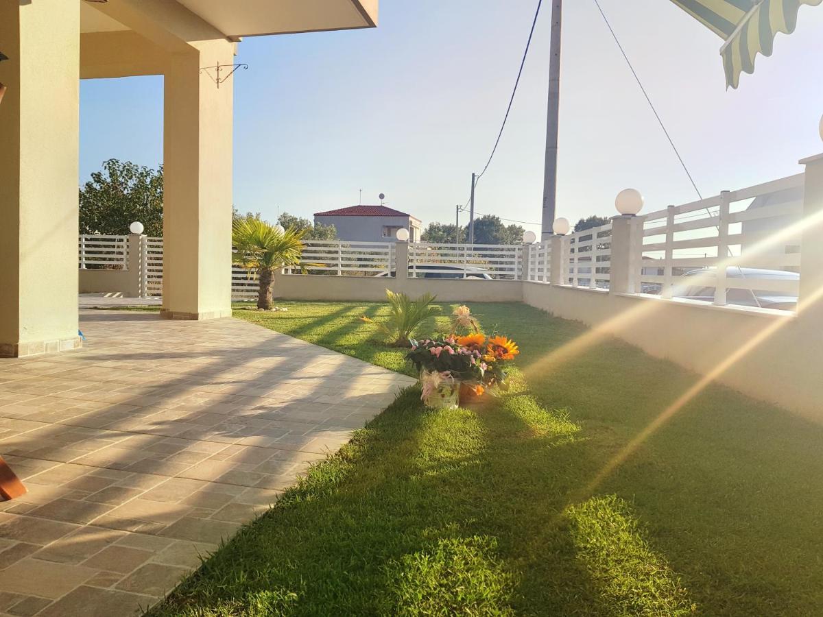 Mango Apartment Нікіті Екстер'єр фото