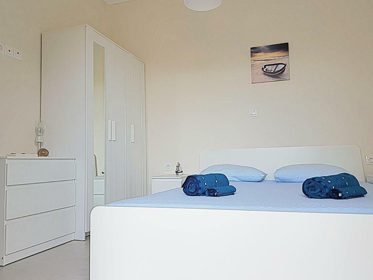 Mango Apartment Нікіті Екстер'єр фото